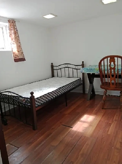 Private Room-Basement-Scarborough-1st April Image# 1