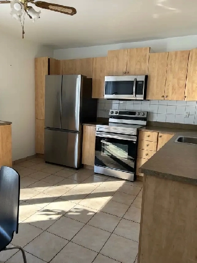 Beau 3 ½ lumineux avec Stationnement Image# 1