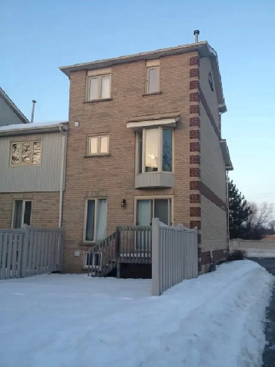 Town house for Rent 4 Bedrooms