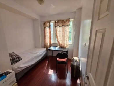 Rooms right by York University, Seneca, Schulich Business School Image# 1