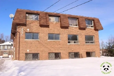 Bright & Spacious 2 Bed. Apt. North Side New Floor/Paint/Kitche