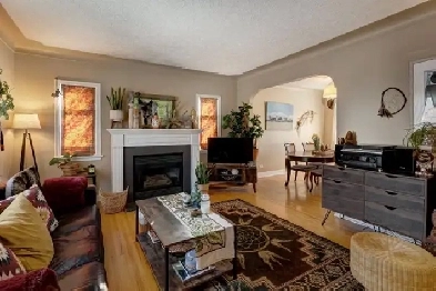 Large 2-BR main floor suite in Richmond SW Close to DT Image# 1