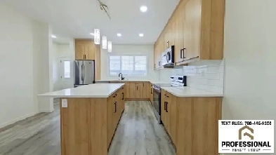 3 Bedroom / 2.5 Bathroom MAIN SUITE in SW Edmonton with Garage Image# 8
