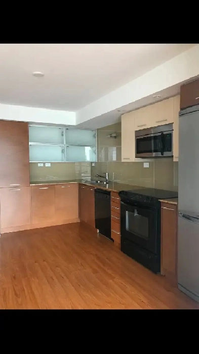 Large 2Bedroom   Den Condo  Downtown Waterfront  Bright  Mod