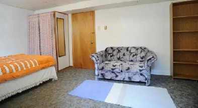 Large bsmt room with own kitchen  bathroom FinchWarden