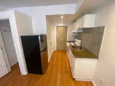 Studio Bachelor Suite in Durand Image# 1