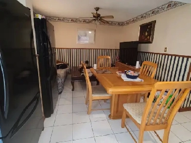 Large master bedroom for rent