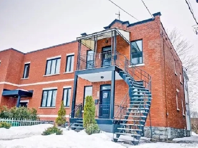 UNIT in a DUPLEX_MONTHY rental_Furnished Image# 8