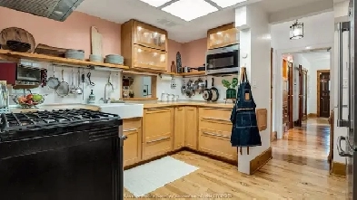 Room available in downtown Windsor home Image# 1