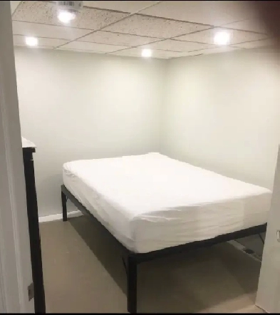 30 SECS to ST CLAIR COLLEGE   SAVE   PRIVATE ROOMS FOR RENT
