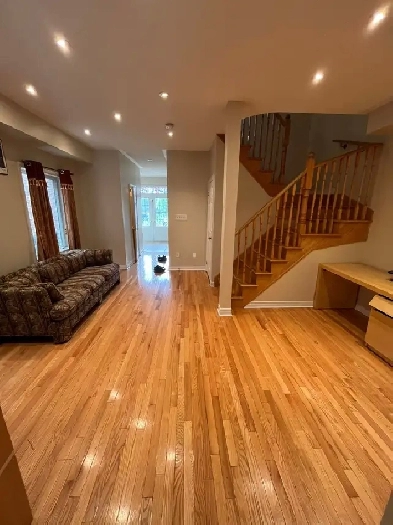 SHARED ROOM AVAILABLE IN MISSISSAUGA. HEART OF THE CITY Image# 1