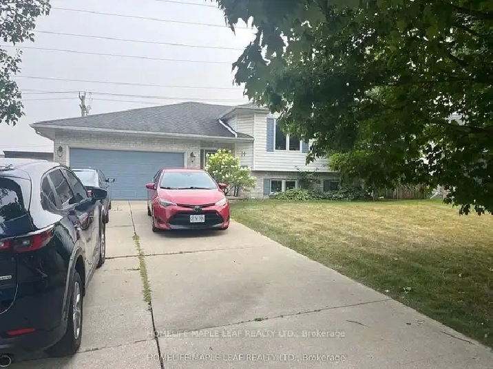 FOR LEASE UPPER  LEVEL OF HOUSE  IN WOODSTOCK 2 BED 2 BATH