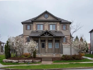 Centrally Located, Beautiful 1 Bedroom Condo For Lease Image# 1