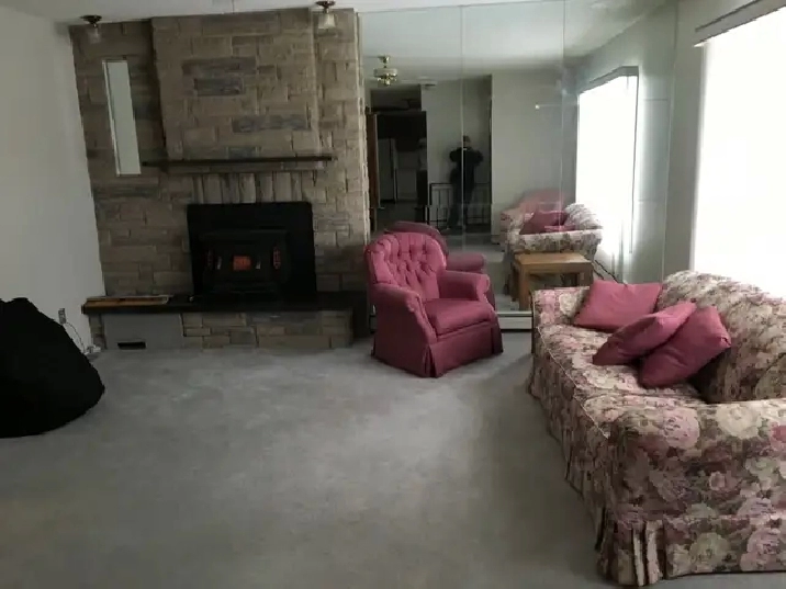 MAIN FLOOR 3 BEDROOM HOUSE WEST HILL