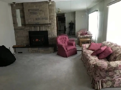 MAIN FLOOR 3 BEDROOM HOUSE WEST HILL