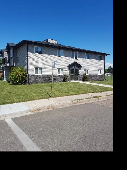 2 bedroom MAIN FLOOR unit on SW Hill