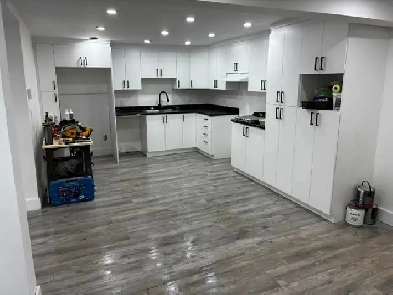 AUCUN ESCALIER:  Beau logement 5 chambres/Bureaux/SalleJeu Image# 1