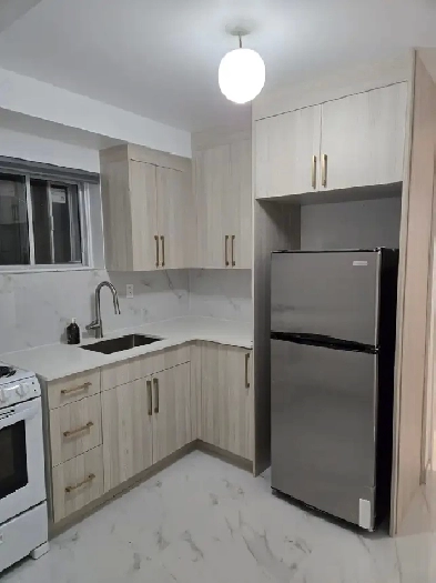 FULLY RENOVATED LUXURY BACHELOR – $1,700 / MONTH Image# 1