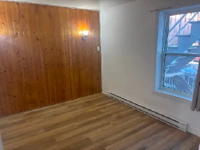 4 1/2 dans St-Henri avec électros, internet et cour Image# 1