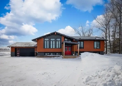 Beautifully Updated 5bdrm Family Home sitting on prime 2.5acres Image# 1