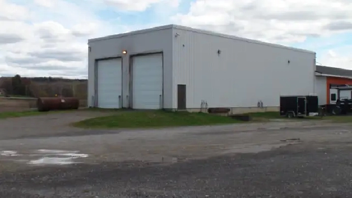 ENTREPOT COMMERCIAL A LOUER