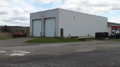 ENTREPOT COMMERCIAL A LOUER