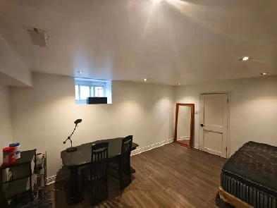 Huge Private Room near Royal York Subway Image# 2