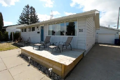 Main floor 3-bedroom suite for rent - Great Location on Lindsay Image# 4