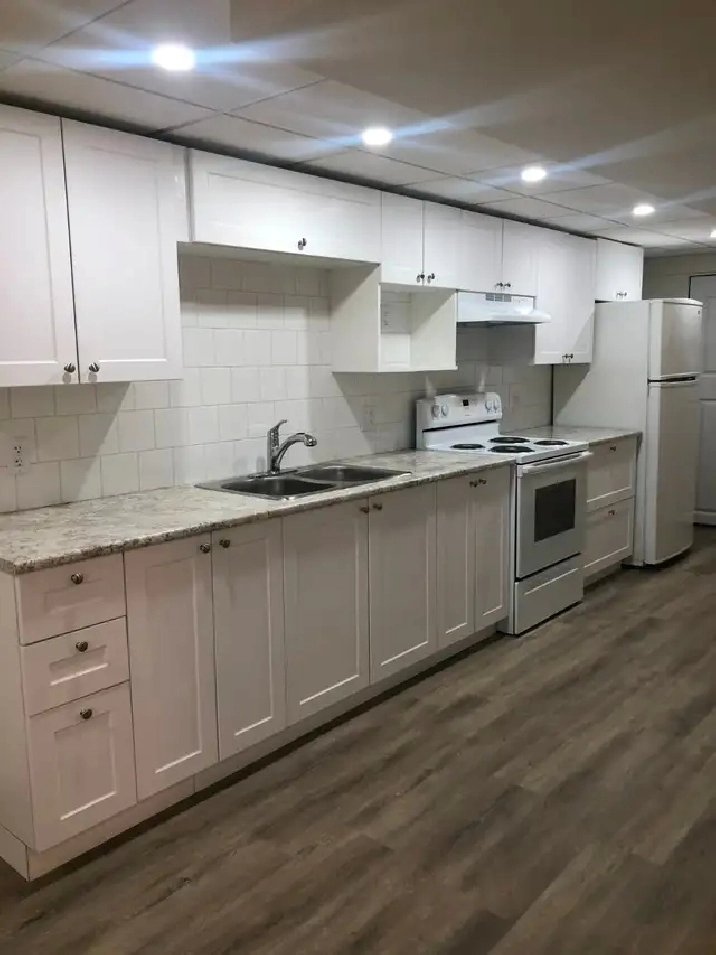 Bright, 2 Bedroom Basement Suite, Utilities Included