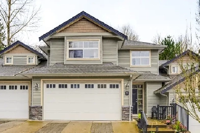 Spacious 4 Bed Townhome w/ Walkout Basement – King’s Gate