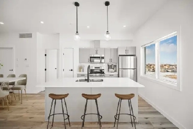 Stunning 3 Bedroom Apartment! Fitness Centre Included Image# 3