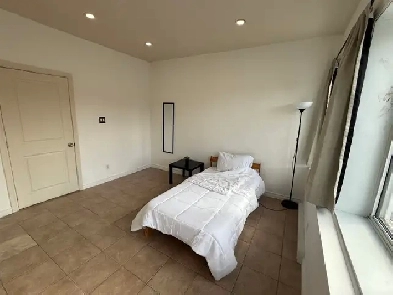 Superbe 2 1/2 chambre fermée- tout inclus - dès maintenant Image# 1