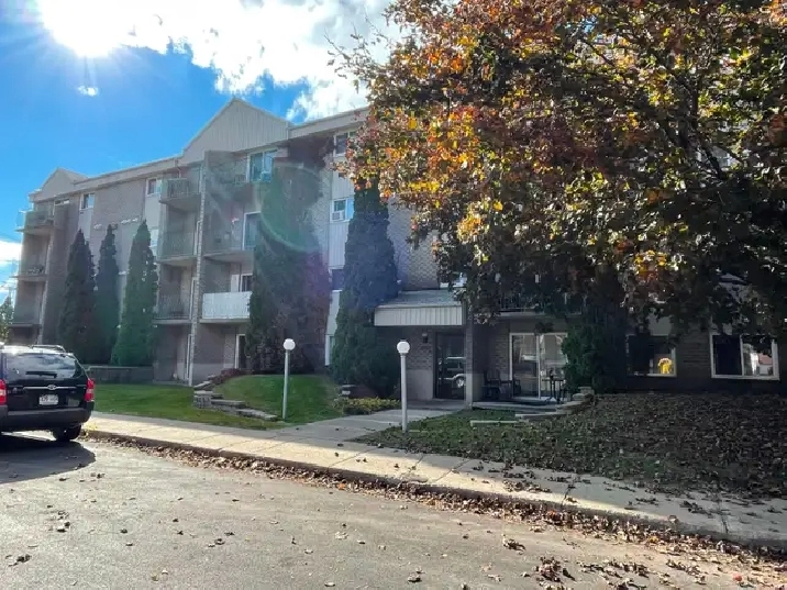 4 ½ AVRIL/REZ-DE-JARDIN/ SECTEUR HÔPITAL/CARREFOUR