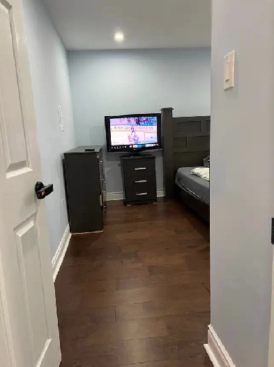 Gorgeous and Specious Room on 2nd Floor in Pickering for Rent Image# 1