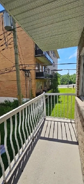 LACHINE, 31/2 RÉNOVE, CHAUFFÉ-EAU CHAUDE INCLUS, CONFORT CONDO Image# 1