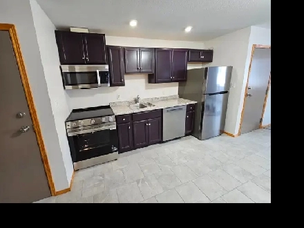 Beautiful 2 Bedroom Condo East Hill.  Call 306-960-5282