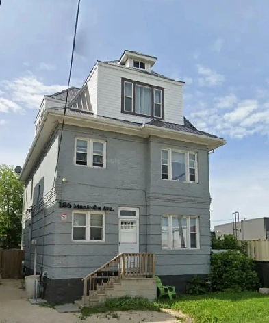 Spacious 3 BR Apartment (Ground Flr.) PEACEFUL & WELL MAINTAINED Image# 1