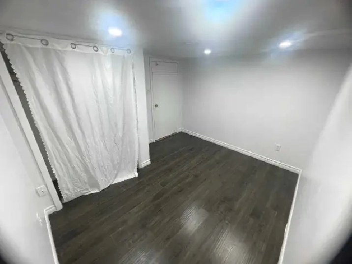 15 roseville drive for rent walkout basemmt