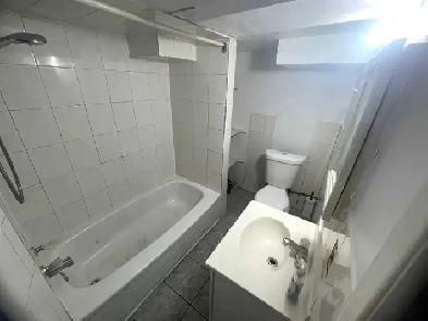 15 roseville drive for rent walkout basemmt