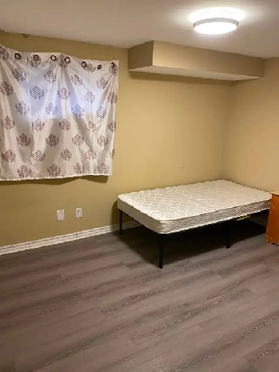 $650 Baseline room for rent all inclusive Image# 4