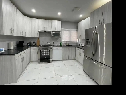 Rooms available in renovated Windsor home Image# 1