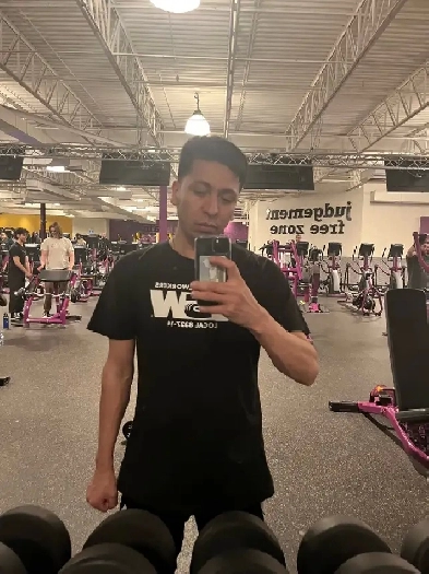 Hello,My name is Elias. I am looking for a studio apartment for Image# 1