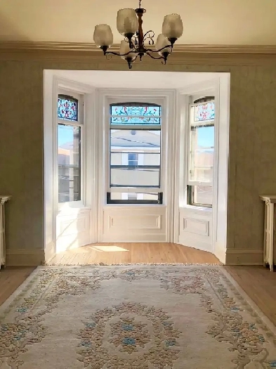 3 Bedroom Uptown- Victorian style large apartment (2,200 square)