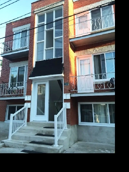 Studio 1 1/2 tout inclus et meublé- 5 min du metro St Michel Image# 1