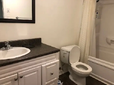 ROOM AVAILABLE,S.LANCASTER ON. 30 MIN FROM CORNWALL & VAUDREUIL