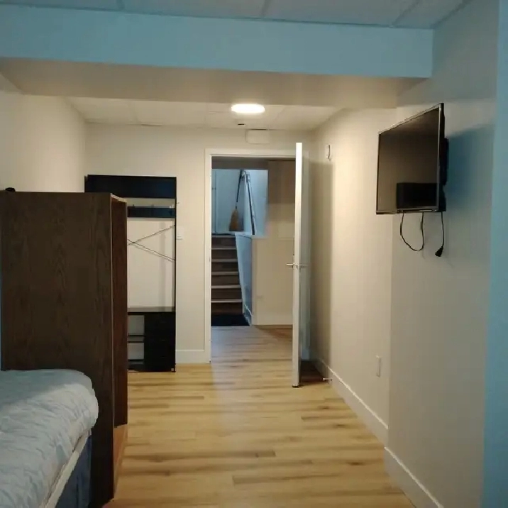 Comfy bright bachelor suite in Caronport