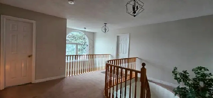 AVAILABLE NOW-VERY LARGE FURNISHED MODERN CLEAN ROOM IN BARRIE