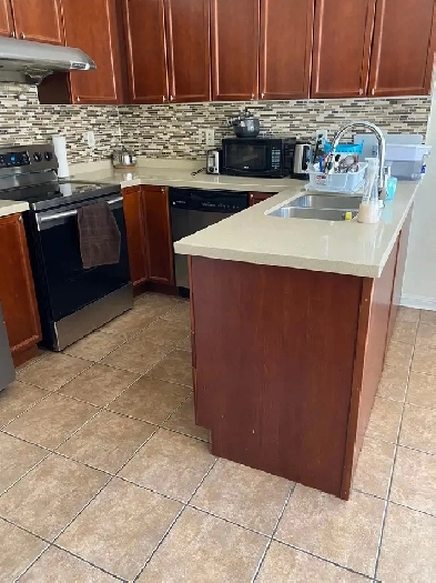 4 bedroom upper level semi detached house for rent in Brampton Image# 3