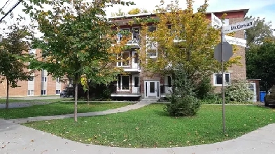 Joli 41/2 demi-sous-sol très intéressant