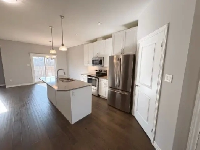 Pristine Townhome: 3 Beds, 4 Baths Image# 1